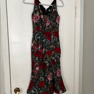Dress the Population Floral V-Neck Midi Dress in Red and Green